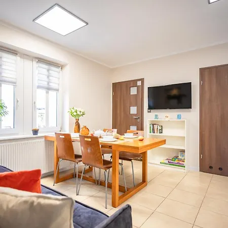 Na Deptaku Z Klimatyzacja, Myweek * ポラニツァ・ズドゥルイ