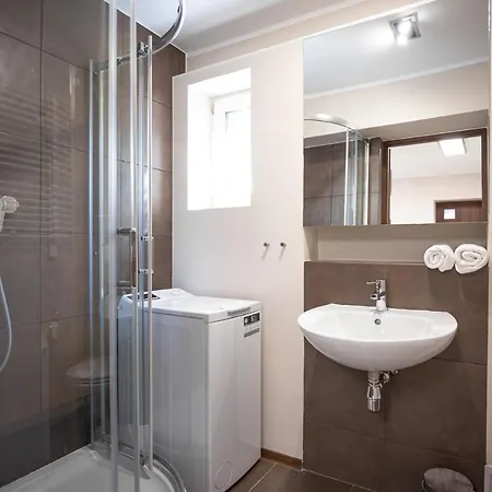 Na Deptaku Z Klimatyzacja, Myweek * ポラニツァ・ズドゥルイ